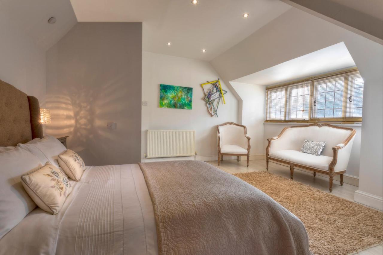 Coach House Villa Woking Exterior foto
